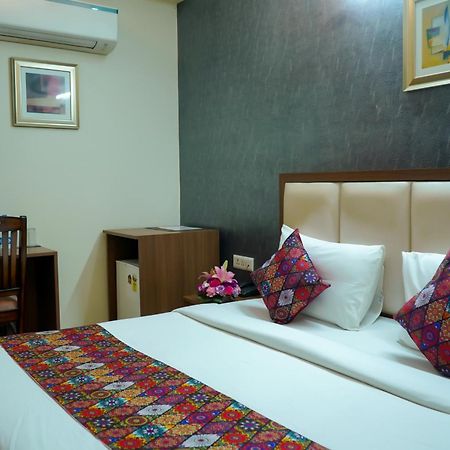 Hotel The Luxe 18 - Golf Course Road Gurgaon Exteriör bild