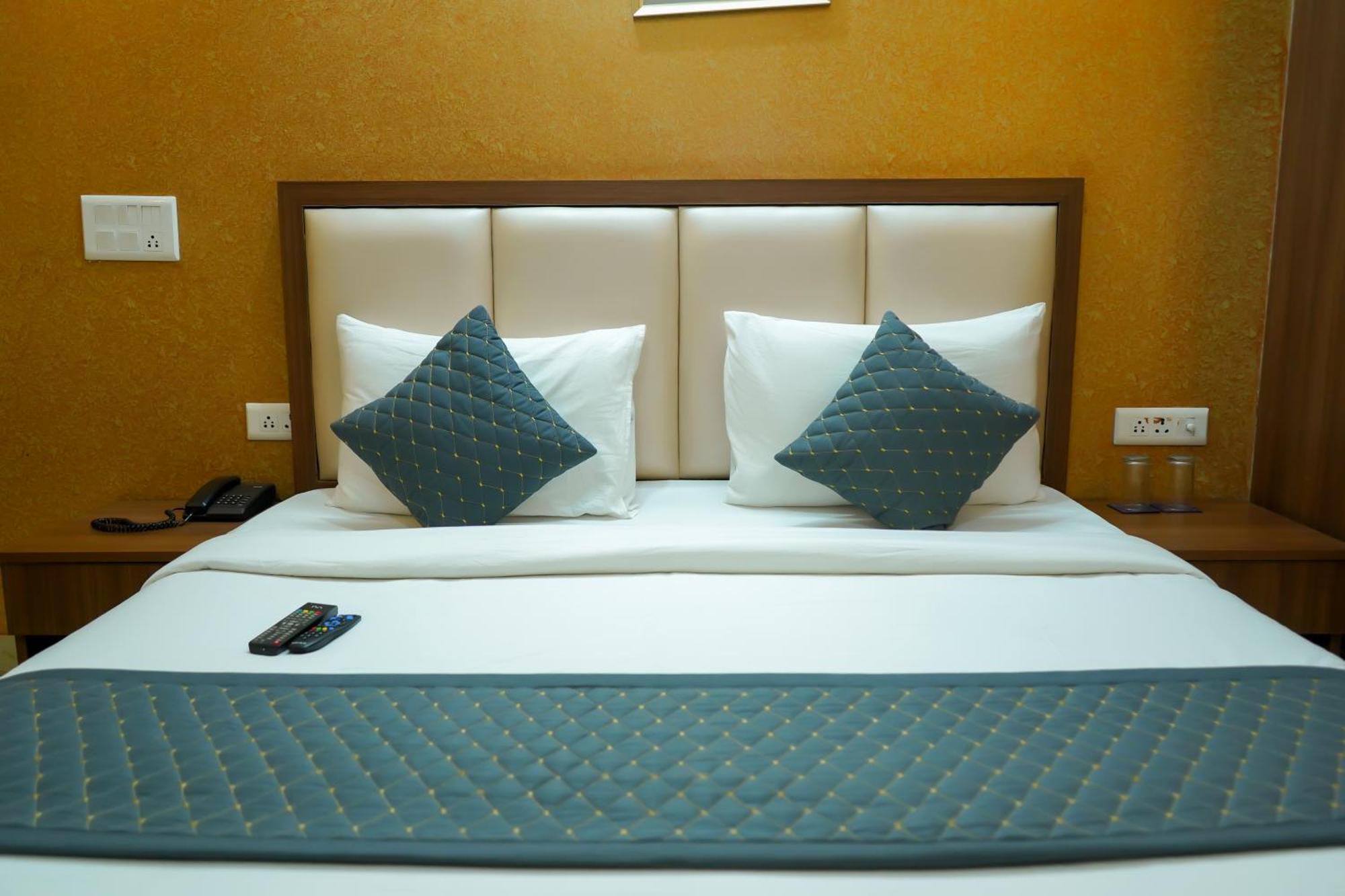 Hotel The Luxe 18 - Golf Course Road Gurgaon Exteriör bild