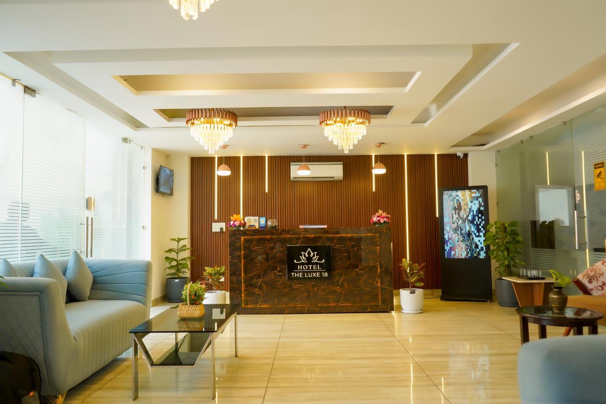 Hotel The Luxe 18 - Golf Course Road Gurgaon Exteriör bild