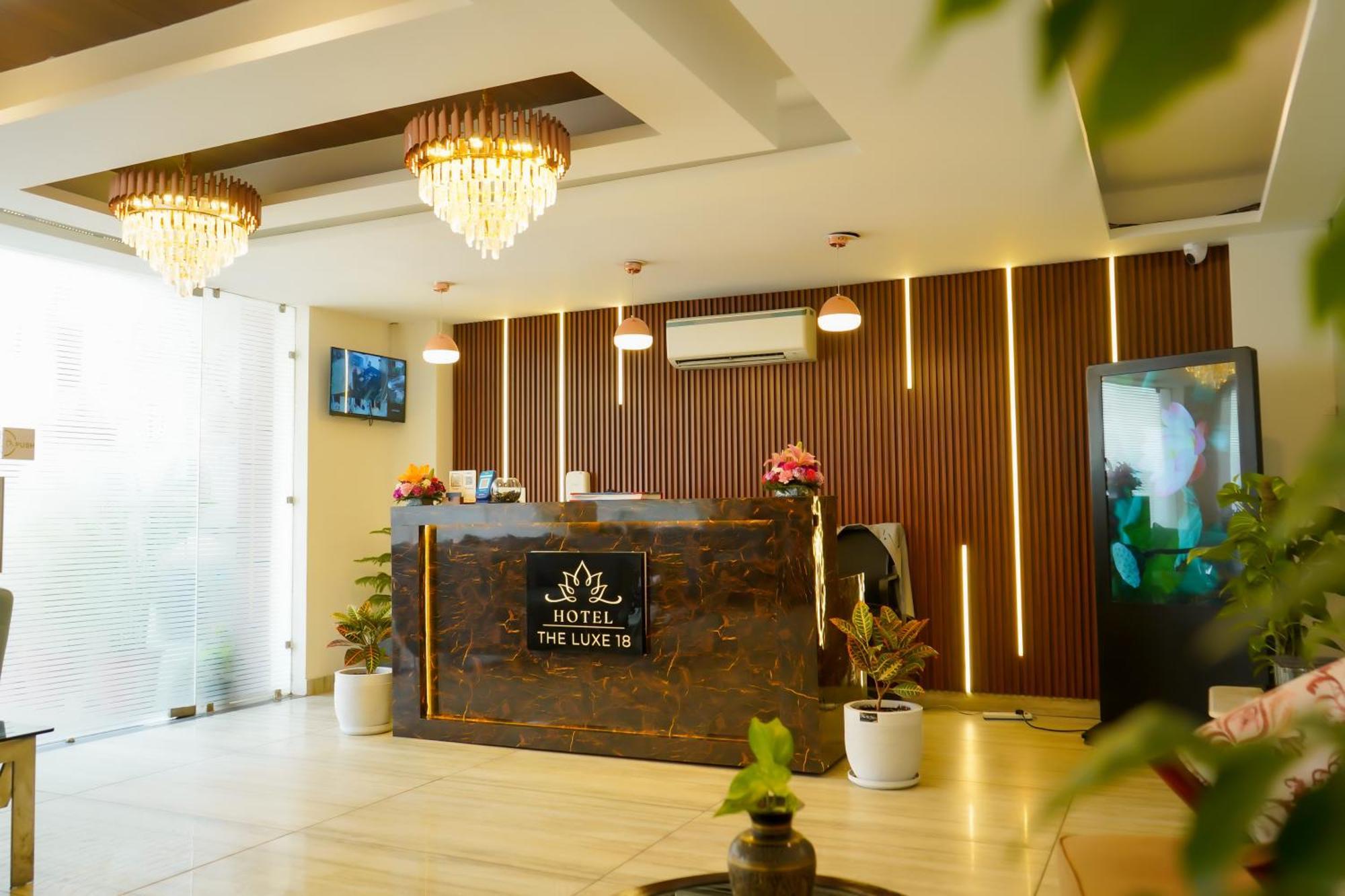 Hotel The Luxe 18 - Golf Course Road Gurgaon Exteriör bild