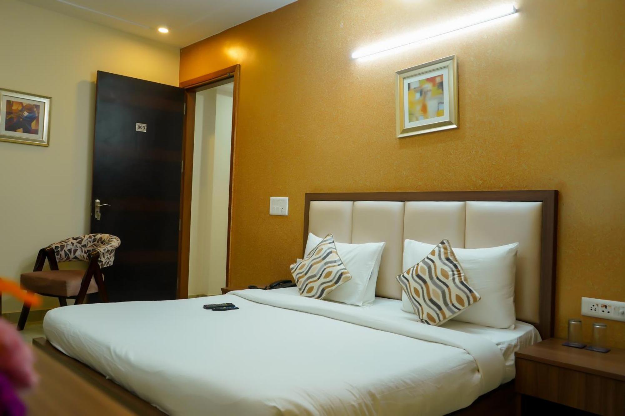 Hotel The Luxe 18 - Golf Course Road Gurgaon Exteriör bild