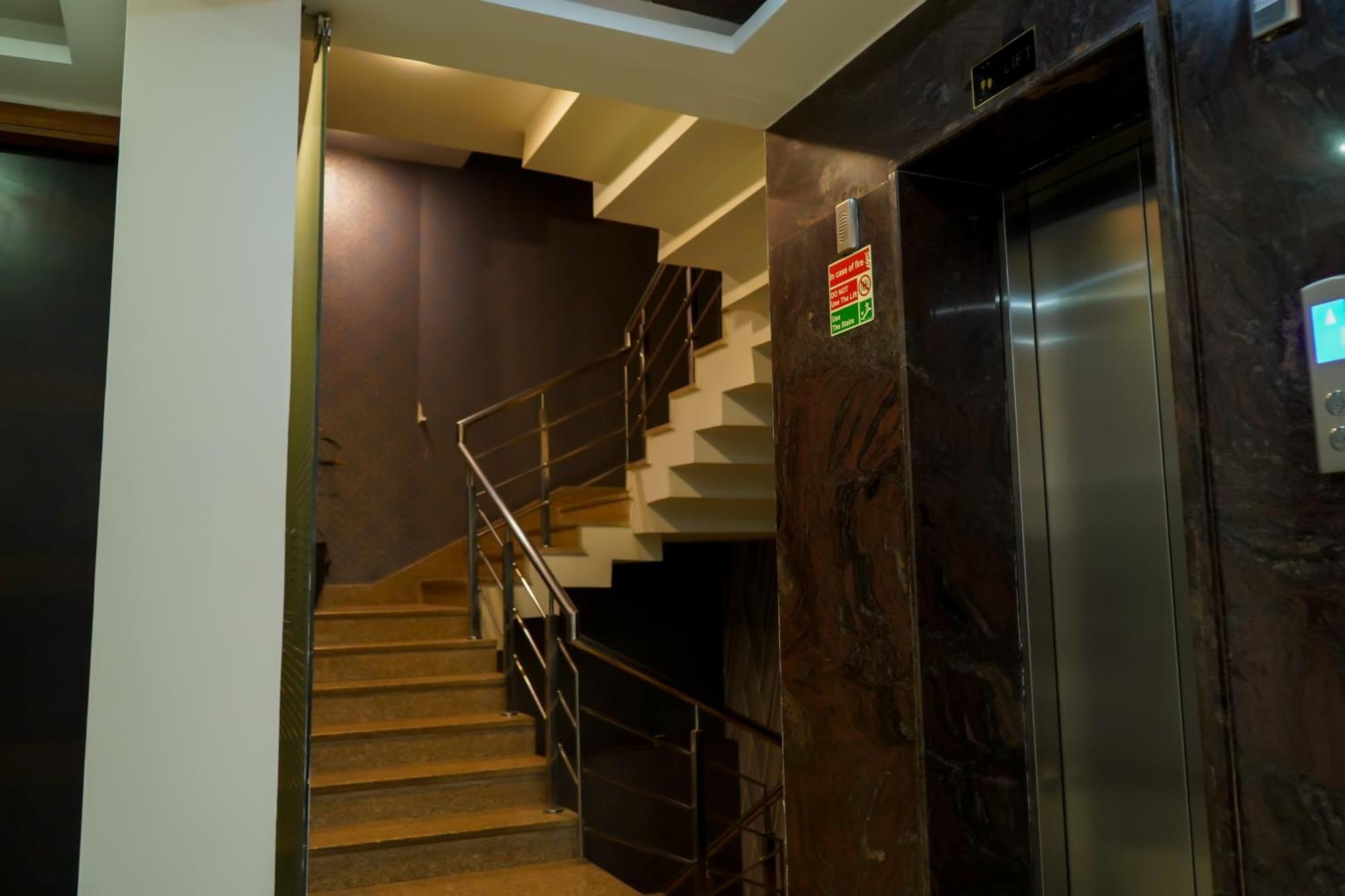 Hotel The Luxe 18 - Golf Course Road Gurgaon Exteriör bild